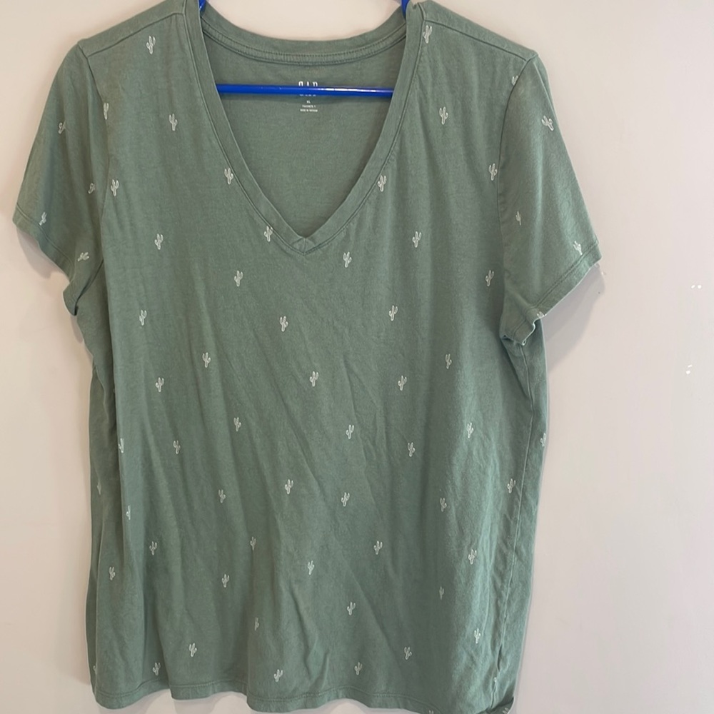 Green cactus pattern V-neck